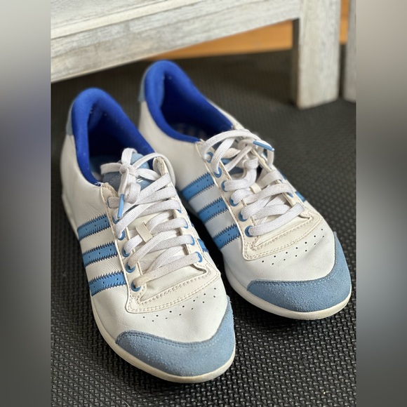 adidas Shoes - Adidas tennis shoes